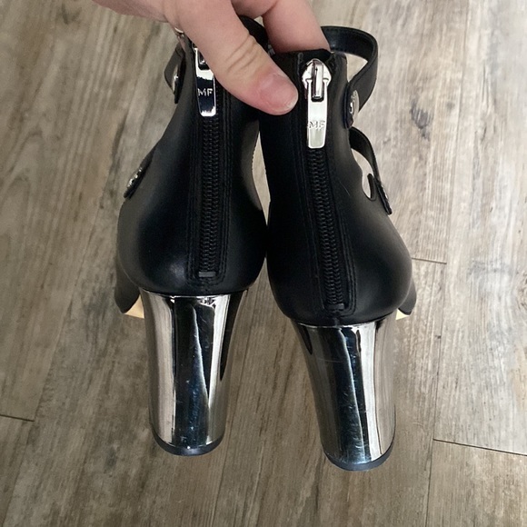 MARC FISHER BLACK LEATHER MARI JANE PUMPS - Picture 5 of 6